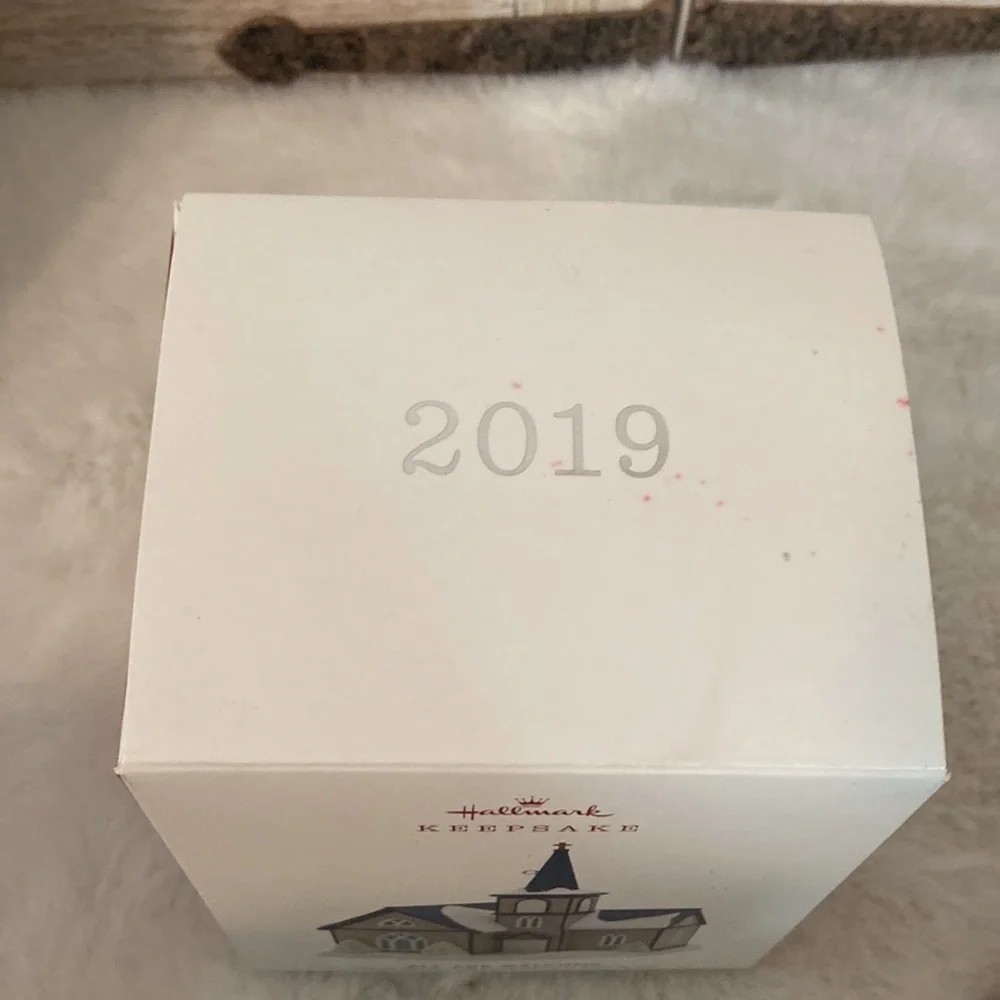 Hallmark Keepsake 2019 All Are Welcome Ornament